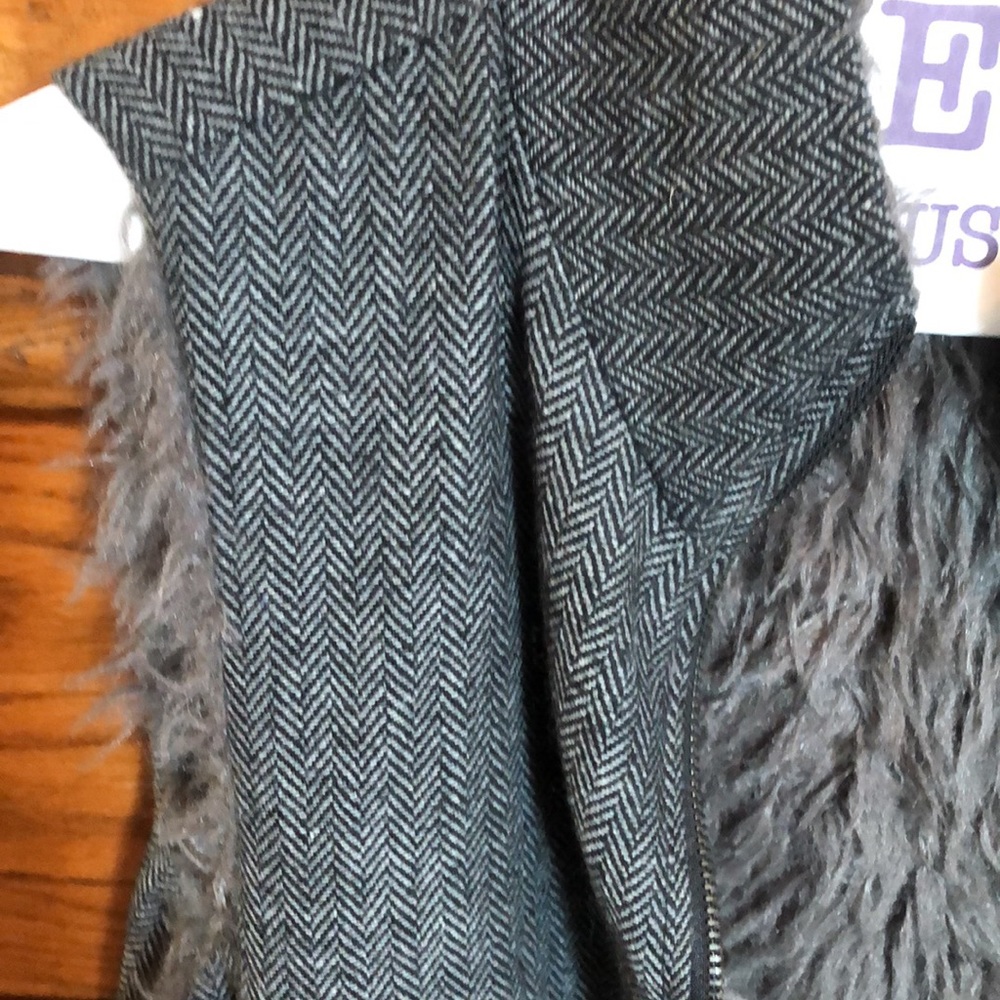 Vest - Picture 2 of 8